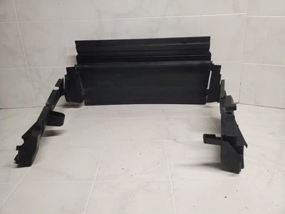 Capa de radiador defletor entrada de ar JEEP CHEROCKEE 2014 - 2018 fabricante de equipamento original - Imagem 1 de 4