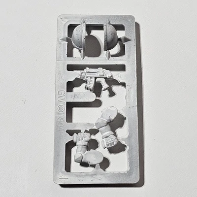 2nd Ed. 40K Space Marine SERGEANT ARMS WEAPON SHOULDER PAD Sprue GW 1994  OOP  - Image 1 of 4