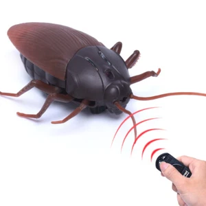 Remote Control Fake Cockroach Toy Realistic Animal Figure Funny Prank Gift - Picture 1 of 12