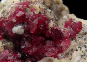 ROSELITE dark pink crystals !!! ++++ MOROCCO Bou Azzer Aghbar Mine /pe919 - Picture 1 of 12