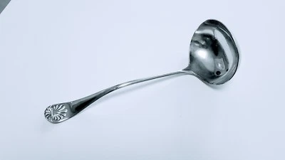  Cucharón de sopa con patrón de concha plateado, 1898 por Wm. A. Rogers (Oneida) sin mono Foto 1 de 4