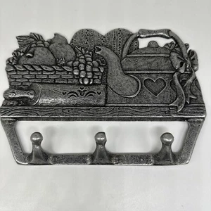 Vintage 1993 Carson Pewter Kitchen Key Towel Holder Wall 3 Hooks Fruit 8 X 5,5 - Picture 1 of 5