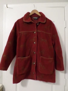 Tsunami rote Fleece Reiter Pferd Motiv Jacke Gr. L - Bild 1 von 6