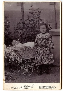 Portrait kleines Mädchen Puppe Kinderwagen Guebwiller Schwalb - altes Foto Deb. 20e - Bild 1 von 2