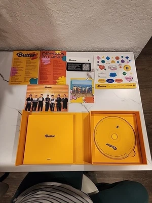 BTS Butter Album with Stand-Up Photocard, Stickers, And Polaroid Photo Card. Foto 1 de 3