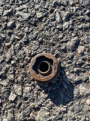 Dark brown DB lock 1986 to 1992 Cadillac Fleetwood Brougham wire spoke hubcap - Image 1 of 4