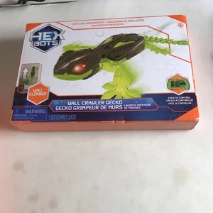 HEX BOTS Wall Crawler Gecko, Rechargeable Remote Control Robot - Picture 1 of 2