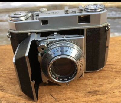 VINTAGE  KODAK 016 RETINA lla FOLDING RETINA XENON f:2/50mm 35MM FILM CAMERA - Image 1 of 4