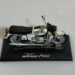 Modellino Moto Guzzi V 7 Special in scala 1:24 con basetta - Imagen 1 de 5
