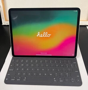 Apple MTXR2X/A iPad Pro 11, 1st gen 256GB and MXNK2ZA/A Smart Keyboard Folio - Picture 1 of 13