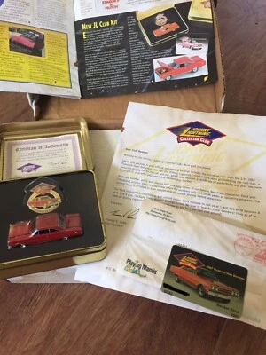 Carta y tarjeta Johnny Lightning Collector Club Tin 1967 Plymouth Hemi Belvedere Foto 1 de 4