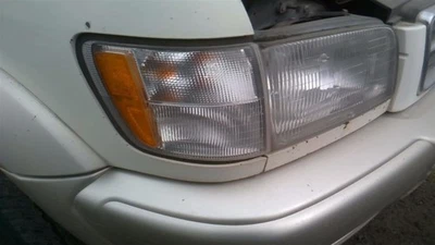 Passenger Corner/Park Light Fender Mounted Fits 98-02 ISUZU TROOPER 30973983 - Image 1 of 4