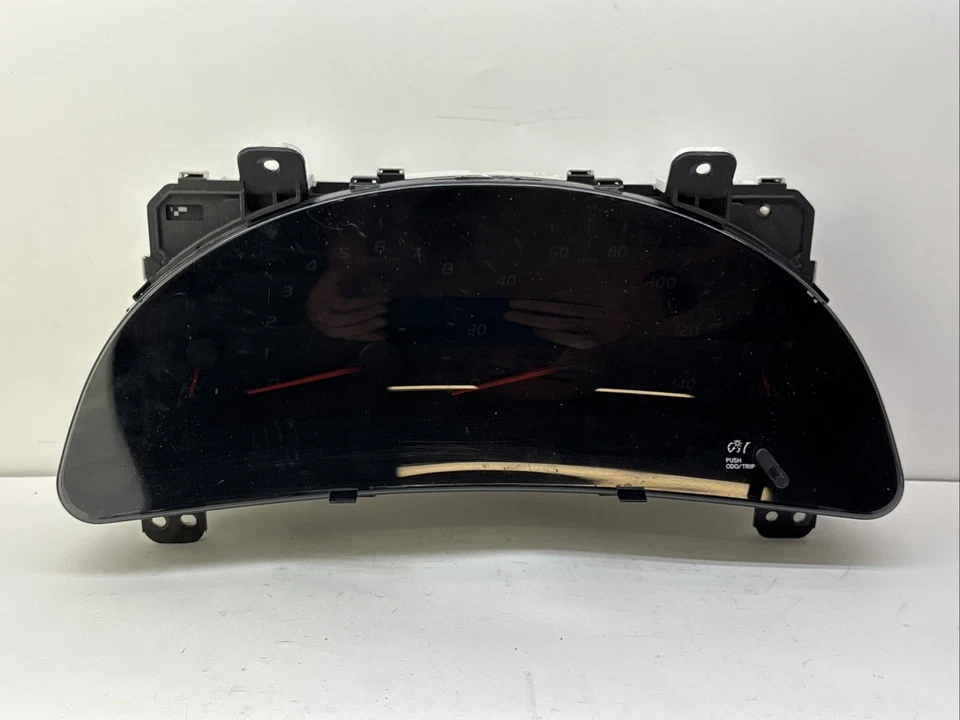 Cuadro de instrumentos velocímetro Toyota Camry 2010-2011 2,5 L (56.492 millas) Foto 1 de 4