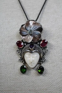 Gepunzt Silber Knochen Gesicht Anhänger - Bali Göttin mit Steinen - Bild 1 von 7