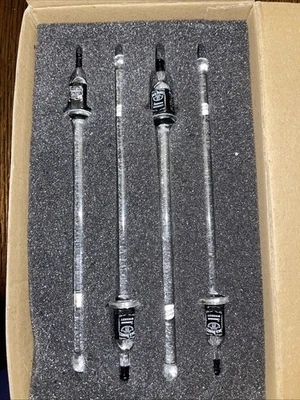 Juego de cuatro agitadores de vidrio Jack Daniels edición limitada nuevos en caja Foto 1 de 4