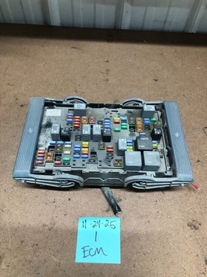 2010-2014 GMC Sierra 1500 2500 拾音器 6.0L 发动机保险丝盒 — 第 1/4 张图片