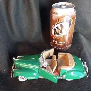 1941 Packard Darrin Convertible Signature Models Green Diecast - Picture 1 of 10