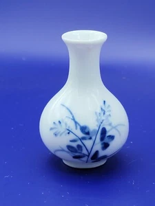 Vintage White With Blue Flower Signed China Vase 3" Y41 - Picture 1 of 5
