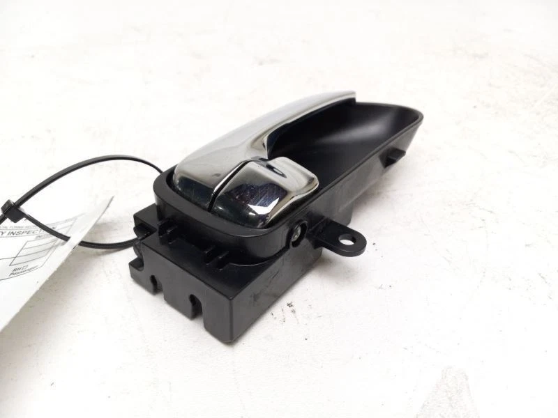 Manija de puerta interior trasera derecha Nissan Rogue 2011-2014 OEM 47466  Foto 1 de 4