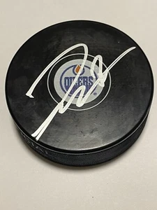 Darnell Enfermera Firmado Edmonton Oilers Hockey Puck Beckett BAS CERTIFICADO DE AUTENTICIDAD IP b - Imagen 1 de 3