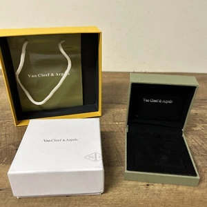 Van Cleef und Arpels leere Geschenkbox - Bild 1 von 7