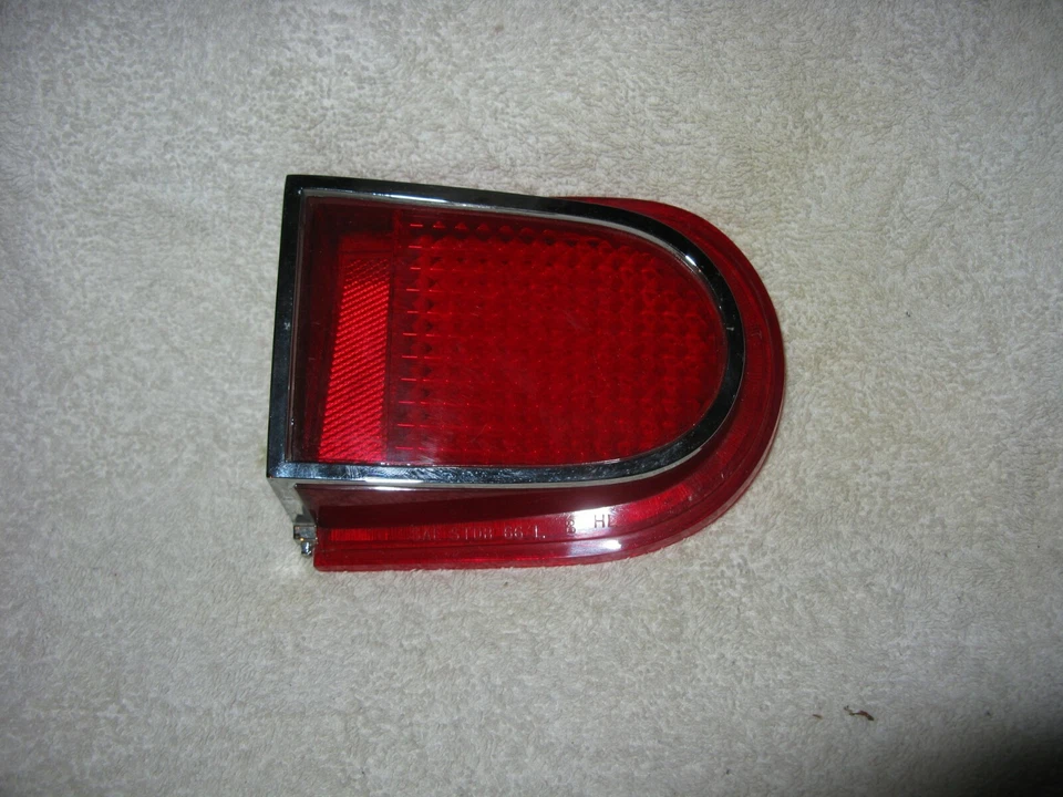 NOS Mopar 1966 Dodge Dart Right Outer Taillight Lens Foto 1 de 1