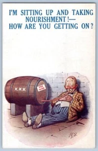 1923 MANN SAUGEN AN VORKRIEG BIERFASS "MORDFLASCHE NIPPEL" JAGG COMIC POSTKARTE - Bild 1 von 2