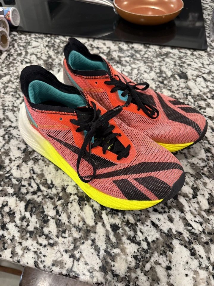 Used Reebok Carbon Plated Women’s Running Shoe Size 6 - Image 1 of 4