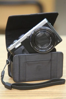 Clean Panasonic Lumix DMC-ZS60 4K 30x Zoom Digicam w/ Case and Manuals!! - Image 1 of 4