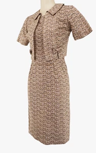 ViNTAGE 60s JACKiE O TAN PAiSLEY LACE WiGGLE DRESS & CROPPED PETER PAN JACKET S - Picture 1 of 18