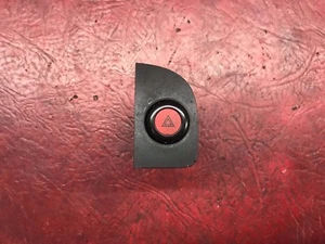 1998 HONDA CIVIC 1.4 PETROL 3DR HAZARD WARNING LIGHT SWITCH BUTTON - Picture 1 of 3