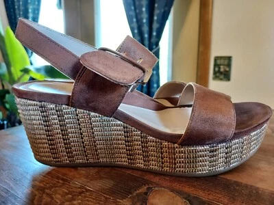 Andrew Geller Wedge Sandals Woven Pattern Heel Size 8M - Image 1 of 4