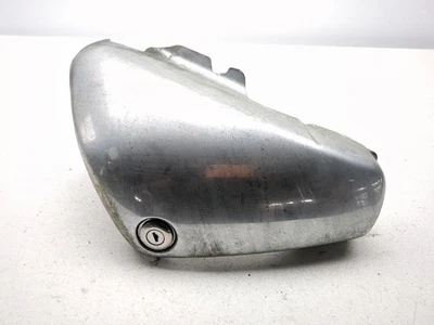 01-04 Suzuki VL800 Intruder Volusia PIEZAS DE BICICLETA GRANDES Cubierta de motor izquierda sin llave Foto 1 de 4