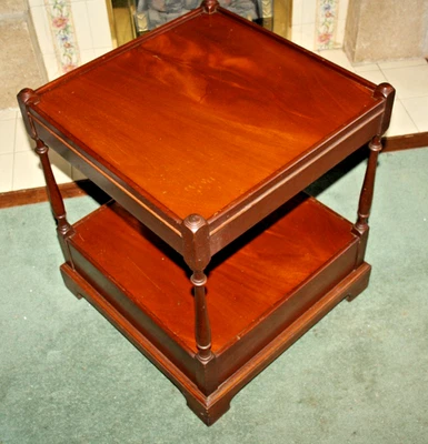 Una lámpara de caoba estilo antiguo mesa ocasional lateral con 2 asas de latón dibujo Foto 1 de 4