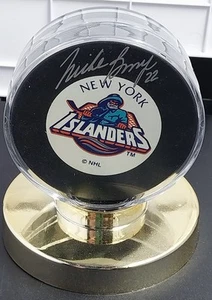 Mike Bossy Signed Auto New York Islanders Hockey Puck HOF Beckett With Case - Picture 1 of 2