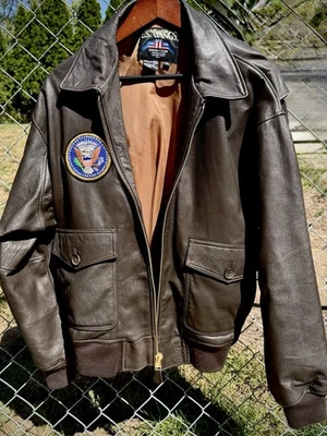 CHAQUETA DE VUELO DE CUERO US WINGS A-2 en piel de cabra marrón sello.  Talla MEDIANA  Foto 1 de 4