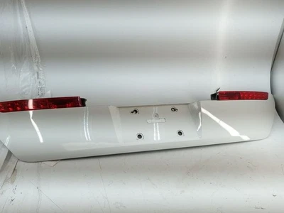 02-05 BMW E66 745Li Rear Trunk Lid License Plate Trim Panel White OEM 72758411 - Imagem 1 de 4