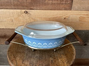 Rare Vintage Pyrex - Blue Tulip - 043 - 1 1/2 Qt - Oval Casserole w/Lid & Cradle - Picture 1 of 21