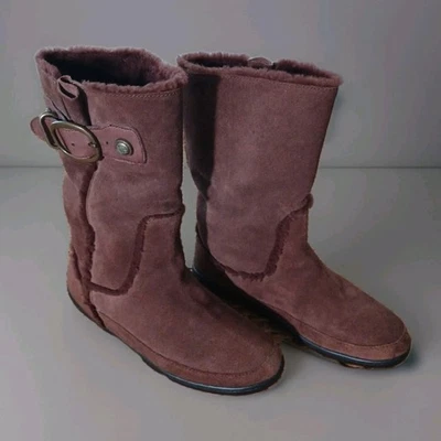 Bota Coach Mishka Mujer Talla 7.5 Marrón Gamuza Sin Cordones Forrada de Oveja Cómoda Cálida Foto 1 de 4