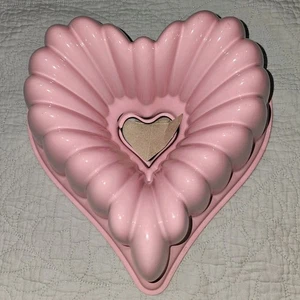 Nordic Ware Elegante Corazón Bundt Sartén Aluminio Fundido Pesado  - Imagen 1 de 2