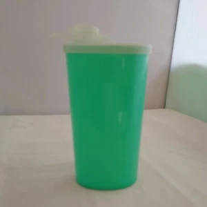 Tupperware Sweet Saver 640-5 White Flip Top Spout 16 oz green jar/cup USA VTG - Picture 1 of 10