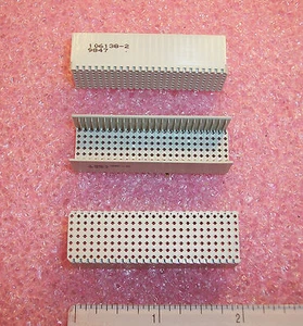 FUNDA DE PLÁSTICO MÉTRICO DURO QTY (20) 106138-2 AMP 125 POSICIONES DE LOTE ANTIGUO - Imagen 1 de 1