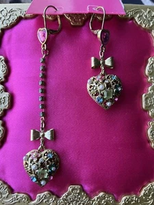 Betsey Johnson Vintage Fairyland Embellished Heart Flower Mismatch Ohrringe RAR - Bild 1 von 2