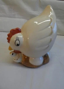 Hen with 1  Chick   and 4 eggs               String Disperser - Picture 1 of 3