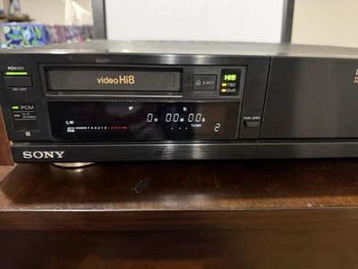 Sony EV-S3000 Hi8 con mando a distancia y caja original Foto 1 de 4