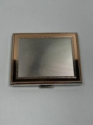 Ancien Poudrier en Argent Massif guilloché et Vermeil - Photo 1/4