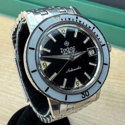 Zodiac Sea Wolf Automatic Watch 722-946 35.5mm Bakelite Bezel S.S. Orig Bracelet - Image 1 of 4