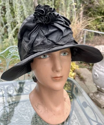 ANTIGUO SOMBRERO CLOCHE SEDA NEGRO AÑOS 20 CON RIBETE DE PAJA 22 1/2 Foto 1 de 4