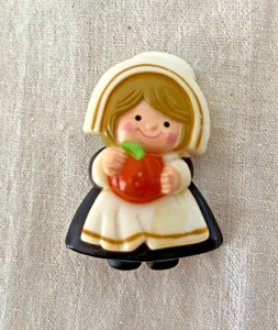 Erntedank Pin Punzen Karten 1983 Vintage - Schmuck Pilgerkind mit Kürbis - Bild 1 von 2