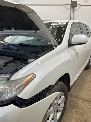 Used Front Left Fender fits: 2013 Toyota Highlander Base L. Front Left Grade A Foto 1 de 4
